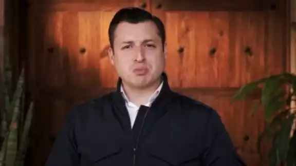 En un video difundido en Twitter, grabado supuestamente el 28 de abril, se le ve al edil se ve desorientado En un video difundido en Twitter, grabado supuestamente el 28 de abril, se le ve al edil se ve desorientado