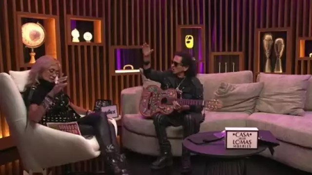 Alex Lora presentó su nuevas canciones con Adela Micha. Foto: Captura de pantalla