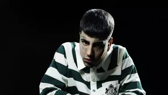 De los estudios a los estadios "5202" es más que un mixtape De los estudios a los estadios "5202" es más que un mixtape