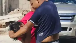 Hombre convulsiona luego de ser agredido en riña callejera