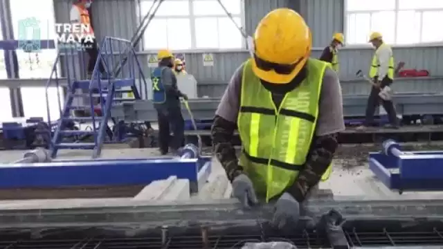 El plan de producción contempla tres turnos de ocho horas de operación por día