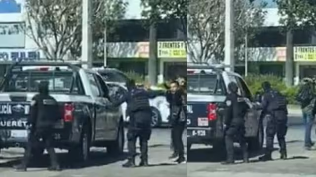 El sujeto armado arremetió varias veces contra los policías. Foto: Captura de Pantalla