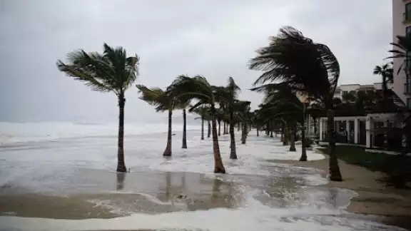 La Tormenta Tropical Ian pasará sobre las Islas Caimán entre el domingo en la noche y el lunes por la mañana, según indicó el Cento Nacional de huracanes de EU La Tormenta Tropical Ian pasará sobre las Islas Caimán entre el domingo en la noche y el lunes por la mañana, según indicó el Cento Nacional de huracanes de EU