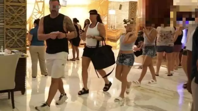 El hotel no indica a los huéspedes a usar cubrebocas