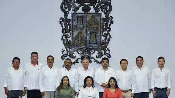 El presidente de Candelaria, Salvador Farias González, recibió un total de remuneraciones de 262 mil 763 pesos hasta 702 mil 176 pesos El presidente de Candelaria, Salvador Farias González, recibió un total de remuneraciones de 262 mil 763 pesos hasta 702 mil 176 pesos