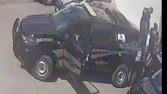 LA FGR obtuvo los videos donde se ve a los policías municipales en el momento de la detención de José Eduardo LA FGR obtuvo los videos donde se ve a los policías municipales en el momento de la detención de José Eduardo