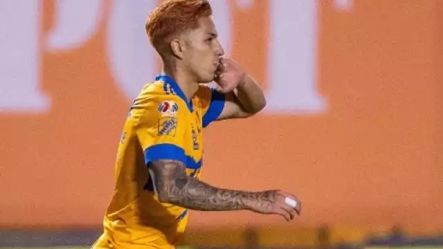 Carlos Salcedo se burló de Cruz Azul