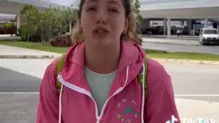 La visitante connacional incluso los acusó de trato grosero y déspota