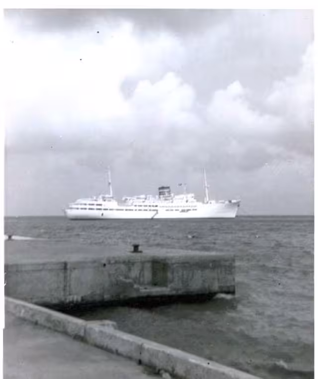 Aunque se desconoce el número de pasajeros que trajo, su imagen quedó plasmada en una fotografía en blanco y negro