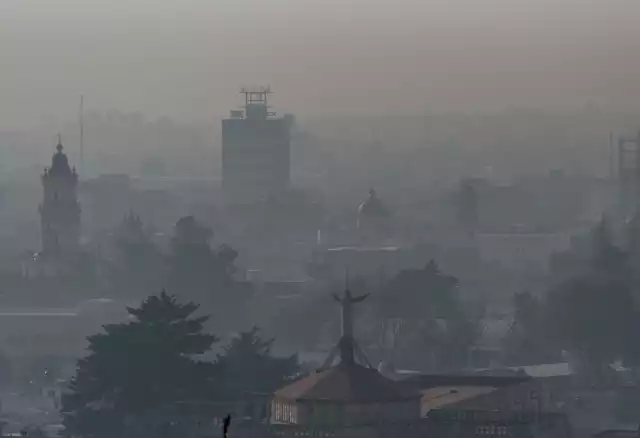 Las autoridades ambientales exhortaron a la población a evitar el uso de pirotecnia y la quema de fogatas durante la Navidad