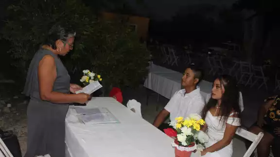 Hace casi tres décadas que no se llevaba a cabo una boda en la comisaría de San Antonio Xiat Hace casi tres décadas que no se llevaba a cabo una boda en la comisaría de San Antonio Xiat