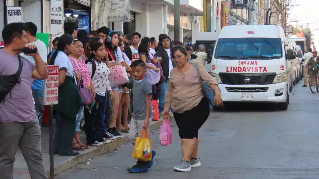 Ayer, 30 rutas de transporte público cambiaron permanentemente de paraderos en el Centro Histórico de Mérida