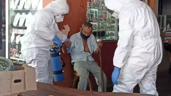 Victoriano señaló que sentía dificultad para respirar, mientras se encontraba en el mercado principal. Victoriano señaló que sentía dificultad para respirar, mientras se encontraba en el mercado principal.