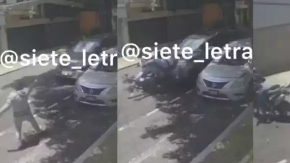 Los presuntos ladrones dispararon contra la camioneta. Foto: Captura de pantalla Los presuntos ladrones dispararon contra la camioneta. Foto: Captura de pantalla