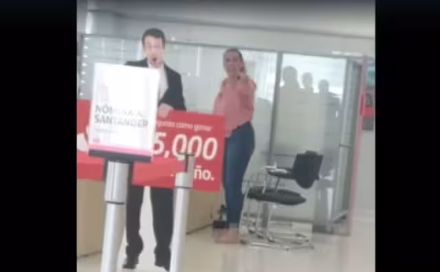 Mujer que se hacía pasar pasar por agende de la DEA agrede a empleados en un banco: VIDEO