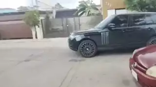 En el video se ve que un sujeto baja y corta la transmisión del youtuber. Foto: Especial