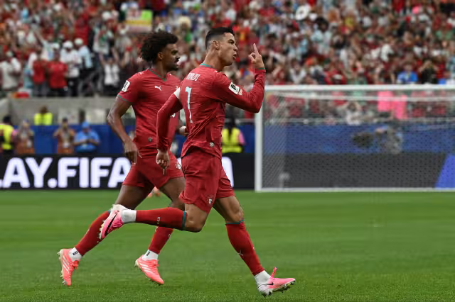 Cristiano Ronaldo anotó un doblete en el partido y comandó a Portugal hacia la victoria.