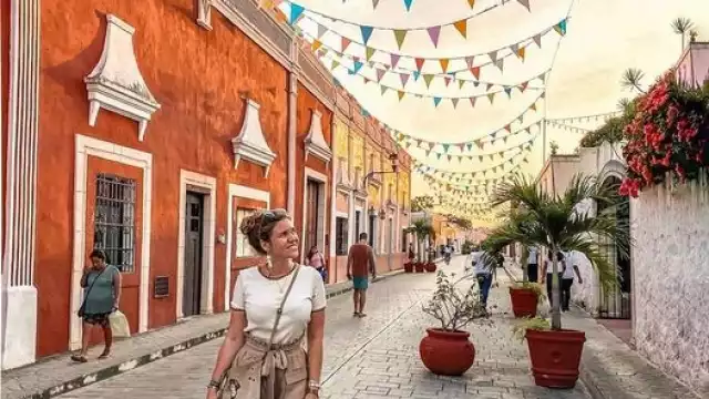 La calzada terminando con el ex convento de San Bernardino de Siena
