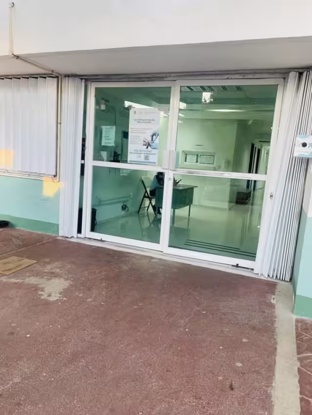 Habitantes señalaron que el servicio en el nosocomio comunitario es tardado y malo, además, quienes atienden, lo hacen cuando quieren y sin respetar horarios