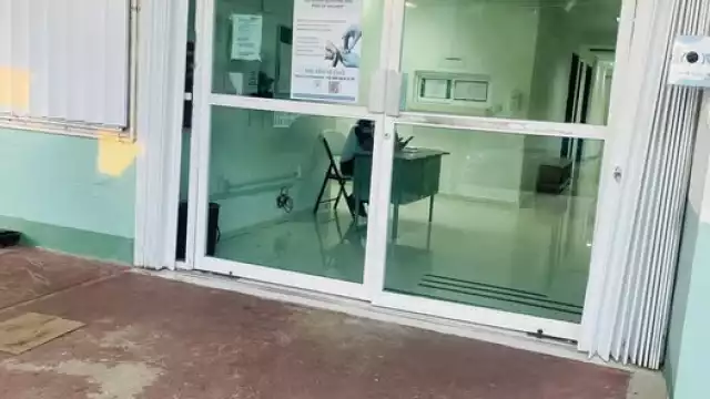 Habitantes señalaron que el servicio en el nosocomio comunitario es tardado y malo, además, quienes atienden, lo hacen cuando quieren y sin respetar horarios