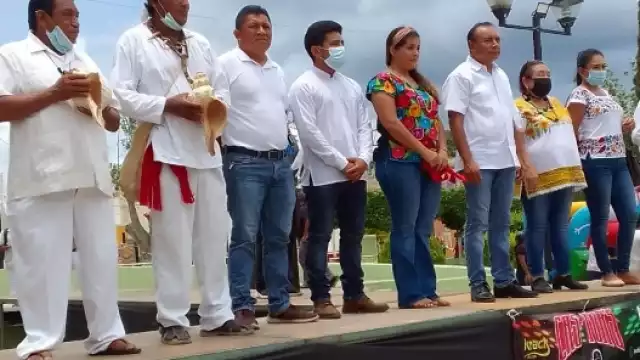 Exponen artesanías en la primer expoferia en Peto, Yucatán