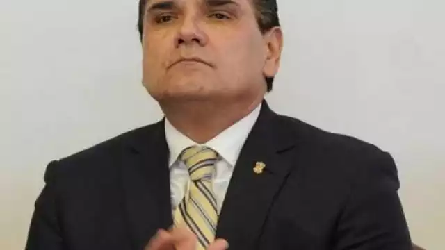 Silvano Aureoles también fue señalado de contratar seis helicópteros y un avión para el paseo de funcionarios y familiares