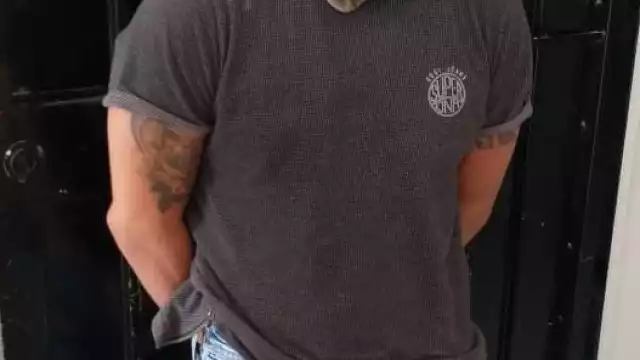 El detenido fue identificado como Alfredo "N" de 40 años de edad,  quien portaba la droga en la bolsa derecha de su pantalón