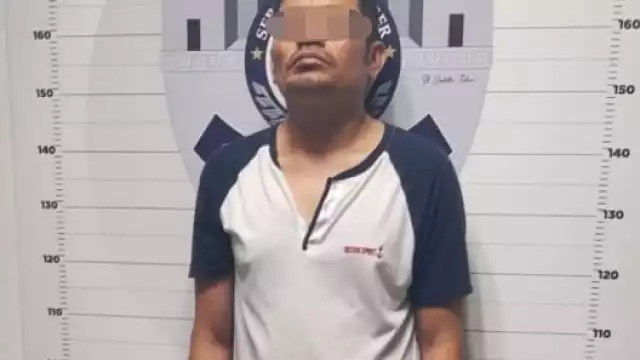 El sujeto se encontraba descalzo por lo que al intentar escapar tropezó y fue detenido