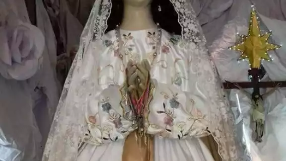 Su sitio original es en el altar principal, como Patrona del lugar Su sitio original es en el altar principal, como Patrona del lugar