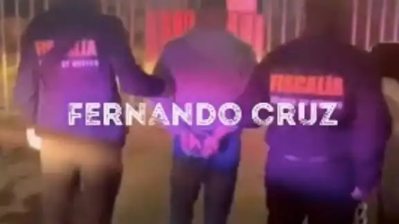 El policía ya está en una celda