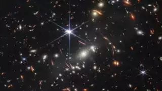 NASA revela "una pequeña porción del universo" con la primera imagen del telescopio Webb