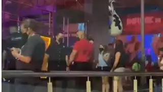 Turistas se congregan en Zona Hotelera sin medidas sanitarias