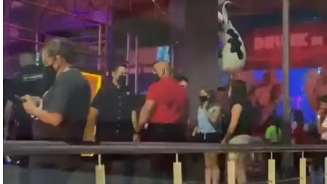 Turistas se congregan en Zona Hotelera sin medidas sanitarias