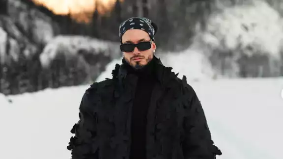 J Balvin estrena balada 'Amigos' J Balvin estrena balada 'Amigos'