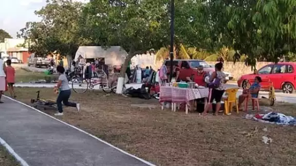 El tianguis de San Camilo en Mérida recibe a compradores en busca de productos de todo tipo El tianguis de San Camilo en Mérida recibe a compradores en busca de productos de todo tipo