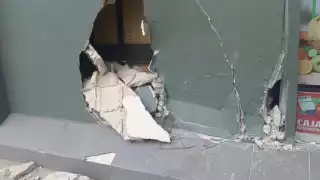 Abuelita se equivoca de pedal y choca contra una tienda en Cancún