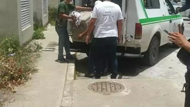 Oficiales del agrupamiento GEAVI de la Policía de Cancún, rescataron a un adulto mayor