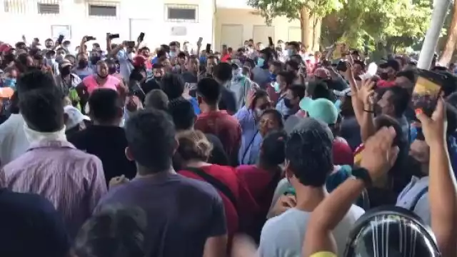 Carlos Caraveo, director de Seguridad Pública en Tulum llegó a dialogar con ellos