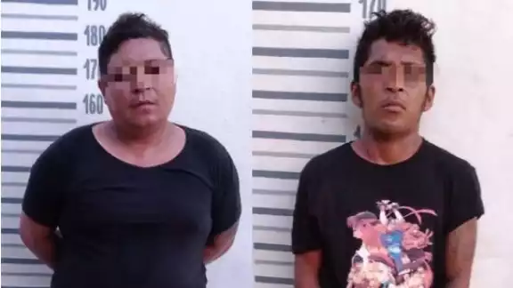 Los dos hombres identificados como Mateo "N" y Juan "N" de 29 años fueron puestos a disposición de la FGE Los dos hombres identificados como Mateo "N" y Juan "N" de 29 años fueron puestos a disposición de la FGE