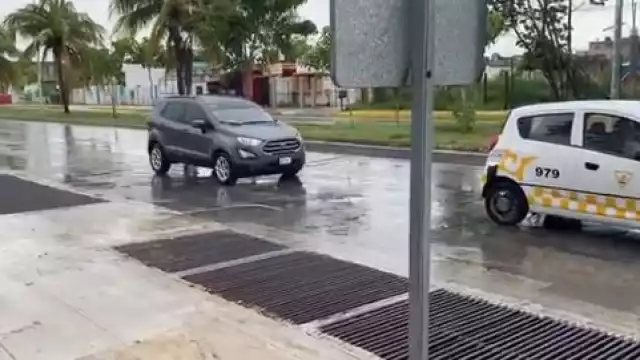 El gobernador de Quintana Roo presumió la eficiencia del drenaje pluvial en las calles de Chetumal