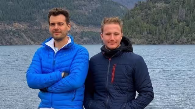 Apenas el noviembre del 2021, la pareja se comprometió en matrimonio