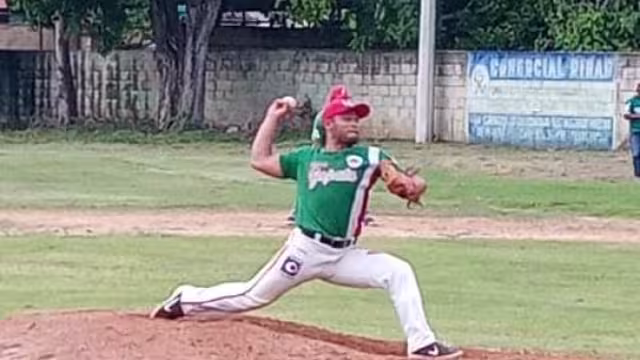 Tony Pacho, el manager jugador de los Hermanos Zapata, puso el ejemplo con cuadrangular de tres carreras y triple en la novena