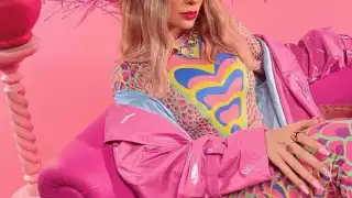 La cantante nuevamente sorprendió a sus millones de fans con una nueva sortija en su mano.
