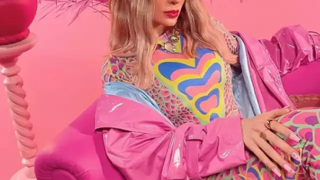 La cantante nuevamente sorprendió a sus millones de fans con una nueva sortija en su mano.
