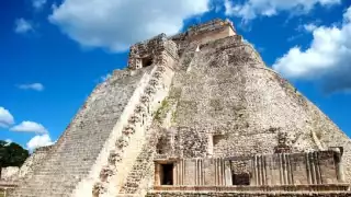 Uxmal se encuentra en el municipio de Santa Elena, Yucatán, a 110 kilómetros de Mérida