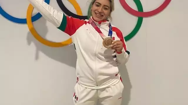 El presidente López Obrador felicitó a Aremi Fuentes, quien ganó la medalla de bronce en halterofilia en Tokyo 2020