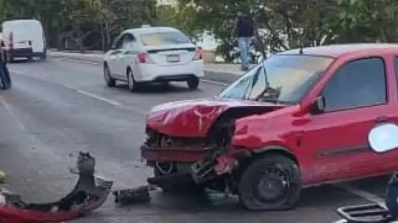 Así terminó el vehículo luego del accidente Así terminó el vehículo luego del accidente