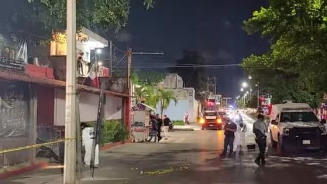 Al lugar llegaron los elementos de la Policía Quintana Roo quienes acordonaron la zona