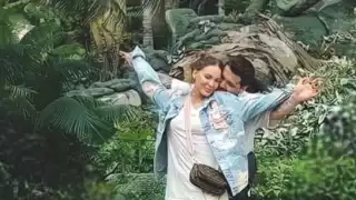 En el último concierto de Christian Nodal, Belinda protagonizó un romántico momento al presentarse al escenario para saludar a su prometido