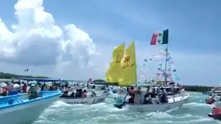 Al ritmo del son de la charanga, las embarcaciones salieron del puerto de abrigo